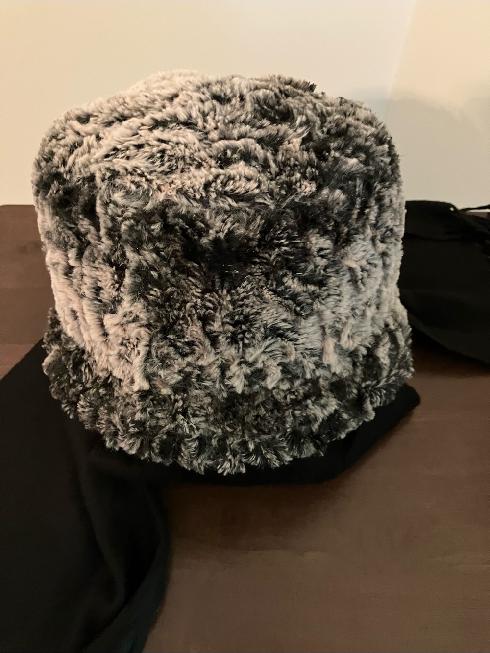 Unbranded Women’s Faux Fur Winter Bucket Hat Quilted Lining Gray Black Vintage
